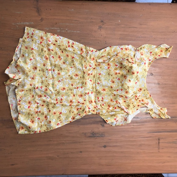 Yellow floral ruffle strap romper - Picture 6 of 8